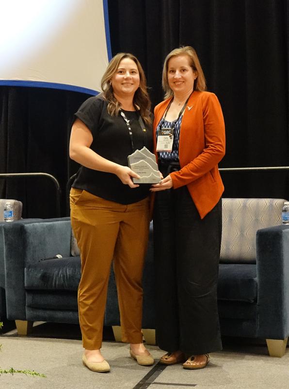 Geothermal Rising Board Member Jaclyn Urbank presents the DEI Champion Award to Caity Smith at the 2022 GRC